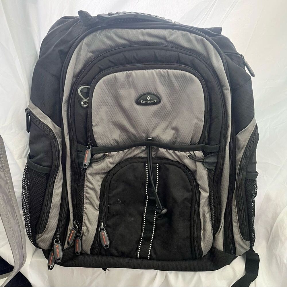 Samsonite Dual-Tone Men's Backpack Large Laptop Bag Very Nice
